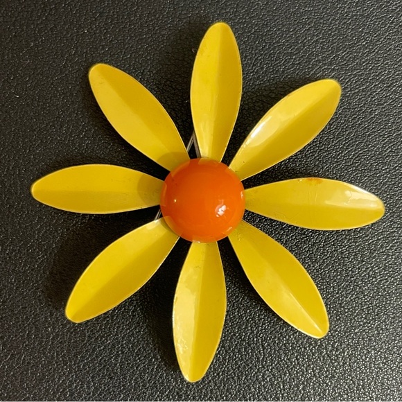 Vintage Flower Power‎ Blossom Yellow & Orange Brooch Pin Super Retro - Picture 1 of 4